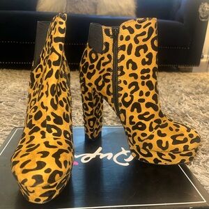 Cheetah print boot size 9